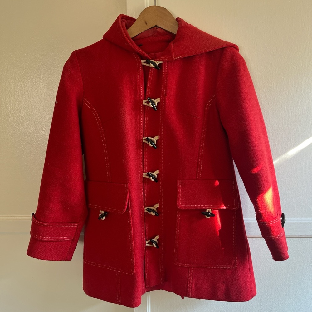Vintage Red hooded duffle coat with toggle closure. Size small
